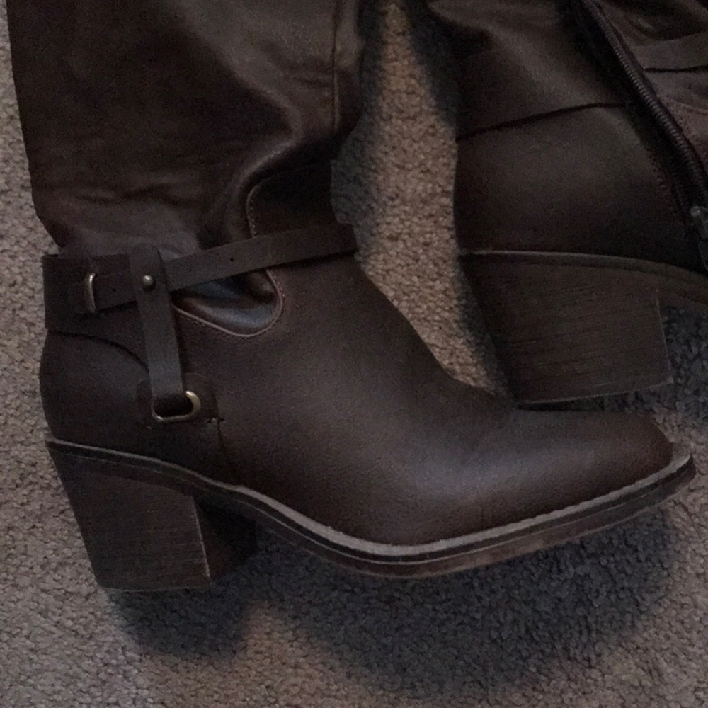Boots - Picture 2 of 3